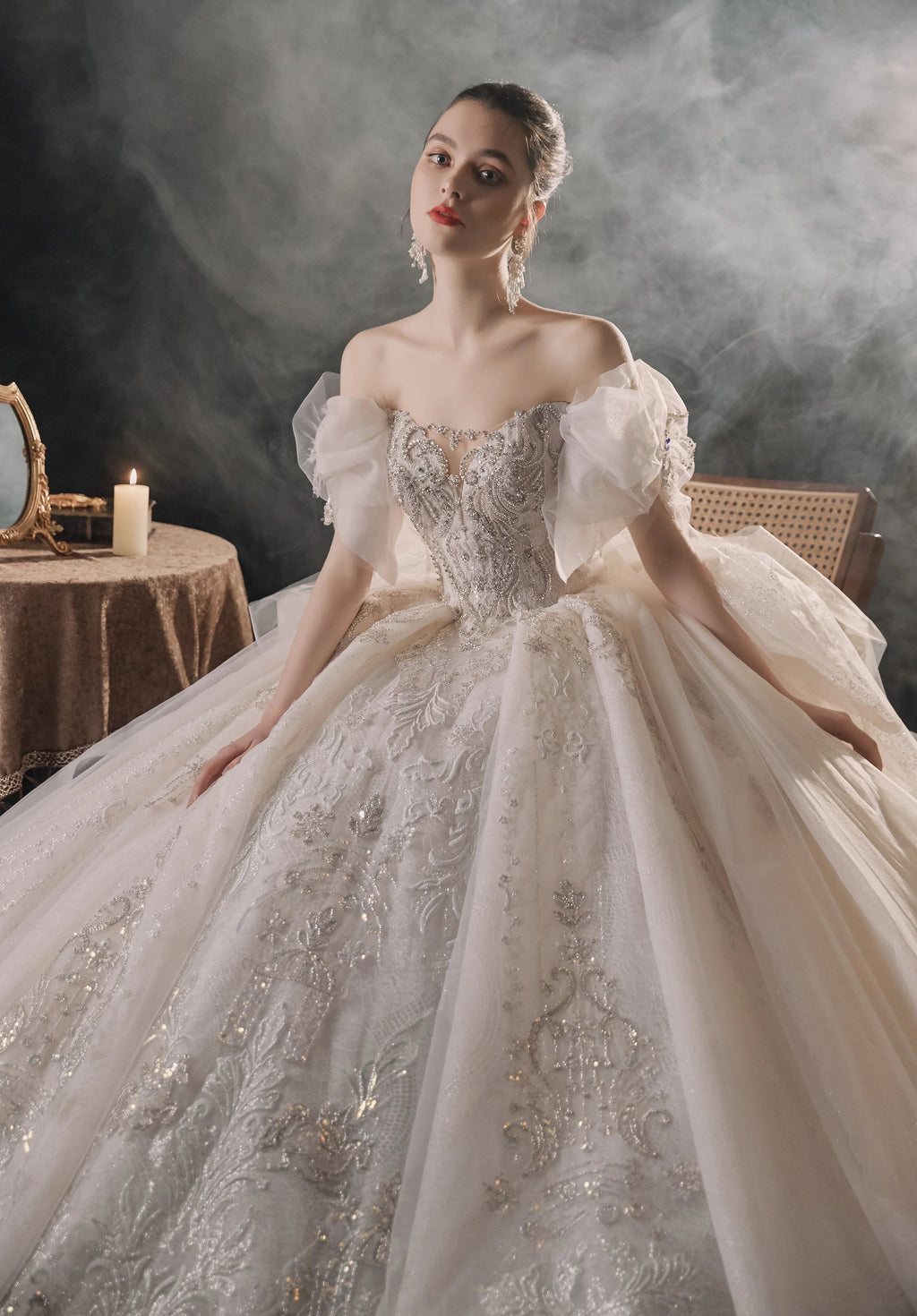 Elegant Off-the-Shoulder Ball Gown Sweetheart Neckline Tulle Puff Sleeve Beaded Lace Wedding Dress with Scalloped Train E-306