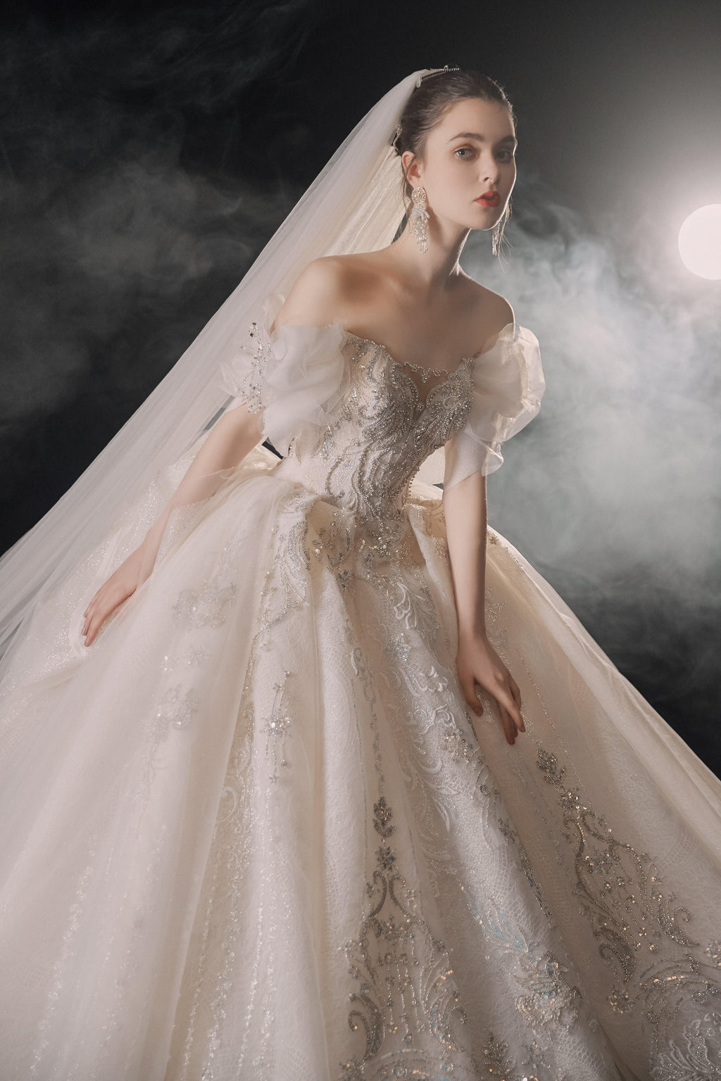 Elegant Off-the-Shoulder Ball Gown Sweetheart Neckline Tulle Puff Sleeve Beaded Lace Wedding Dress with Scalloped Train E-306