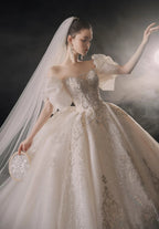 Elegant Off-the-Shoulder Ball Gown Sweetheart Neckline Tulle Puff Sleeve Beaded Lace Wedding Dress with Scalloped Train E-306