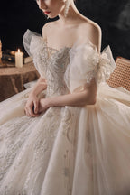Elegant Off-the-Shoulder Ball Gown Sweetheart Neckline Tulle Puff Sleeve Beaded Lace Wedding Dress with Scalloped Train E-306
