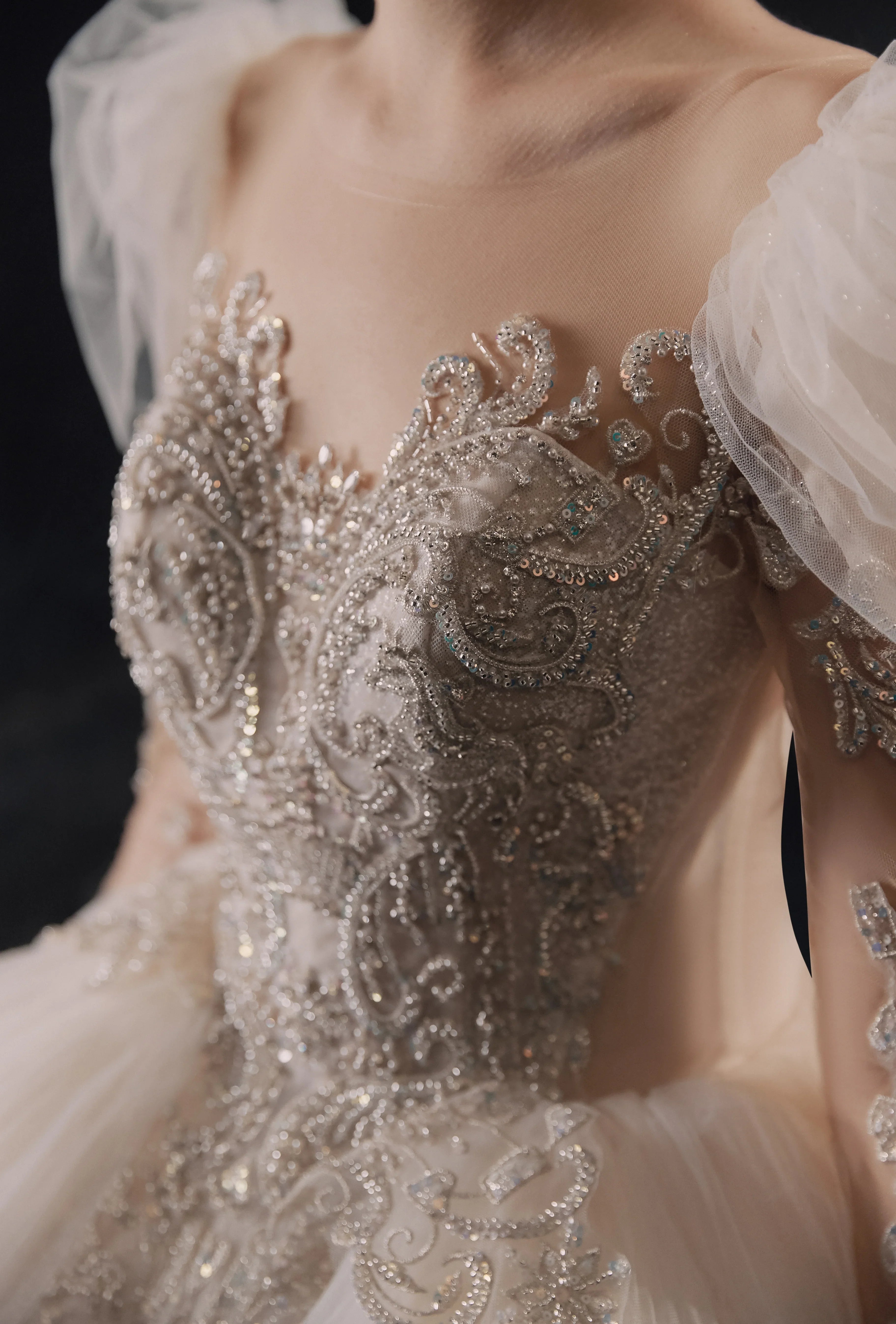 Magnificent Off-the-Shoulder Ball Gown Sweetheart Neckline Tulle Puff Sleeve Beaded Lace Long-Sleeve Wedding Dress with Layered Train E-301
