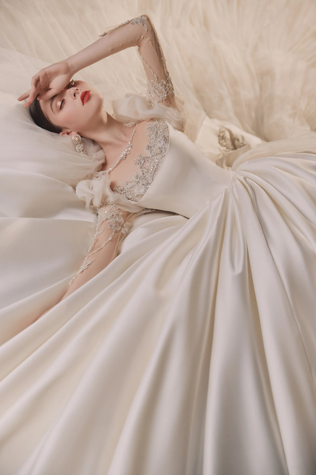 Regal Ball Gown Illusion Neckline Tulle Puff Sleeve Beaded Lace Wedding Dress with Oversized Bow Train E-304