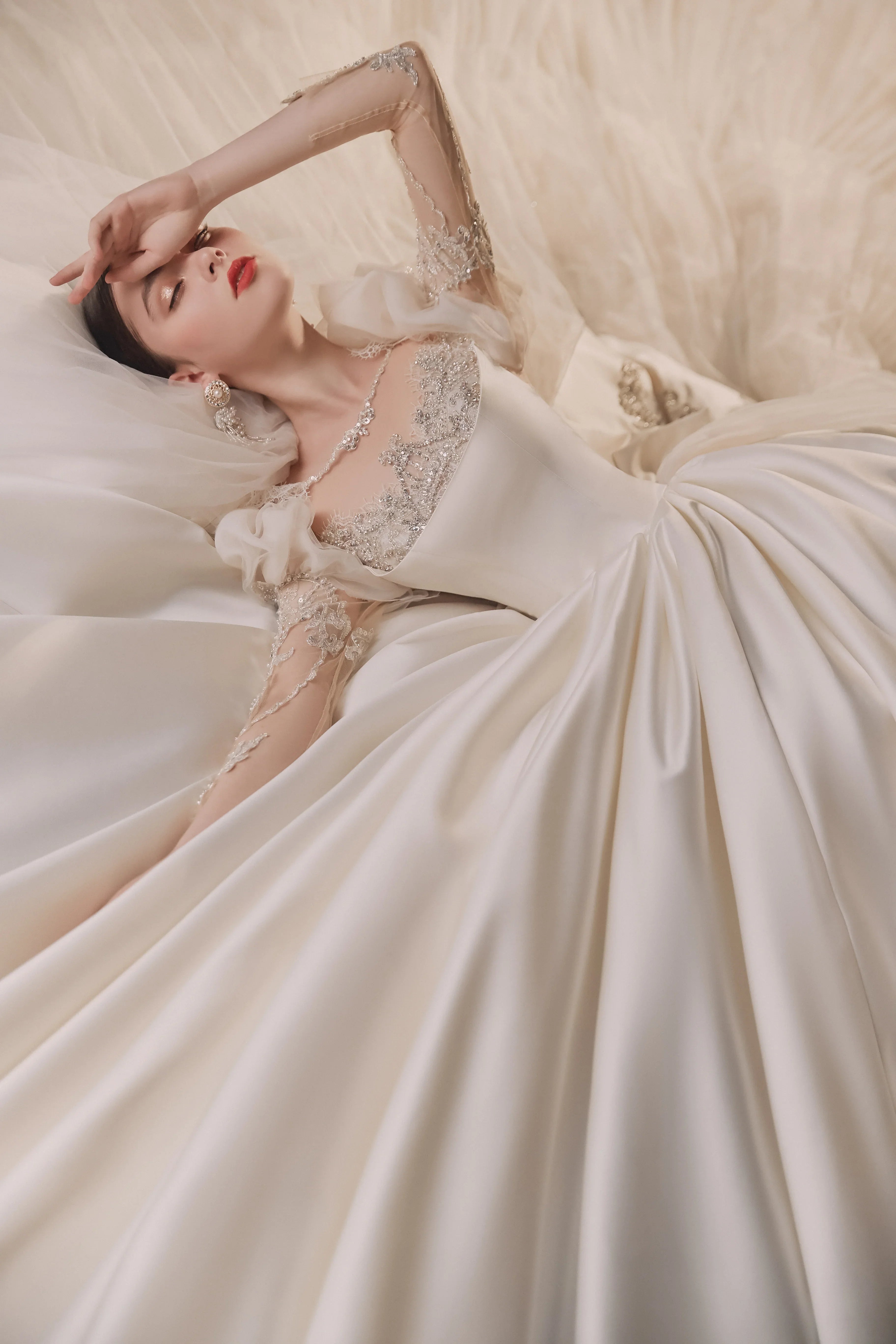 Regal Ball Gown Illusion Neckline Tulle Puff Sleeve Beaded Lace Wedding Dress with Oversized Bow Train E-304