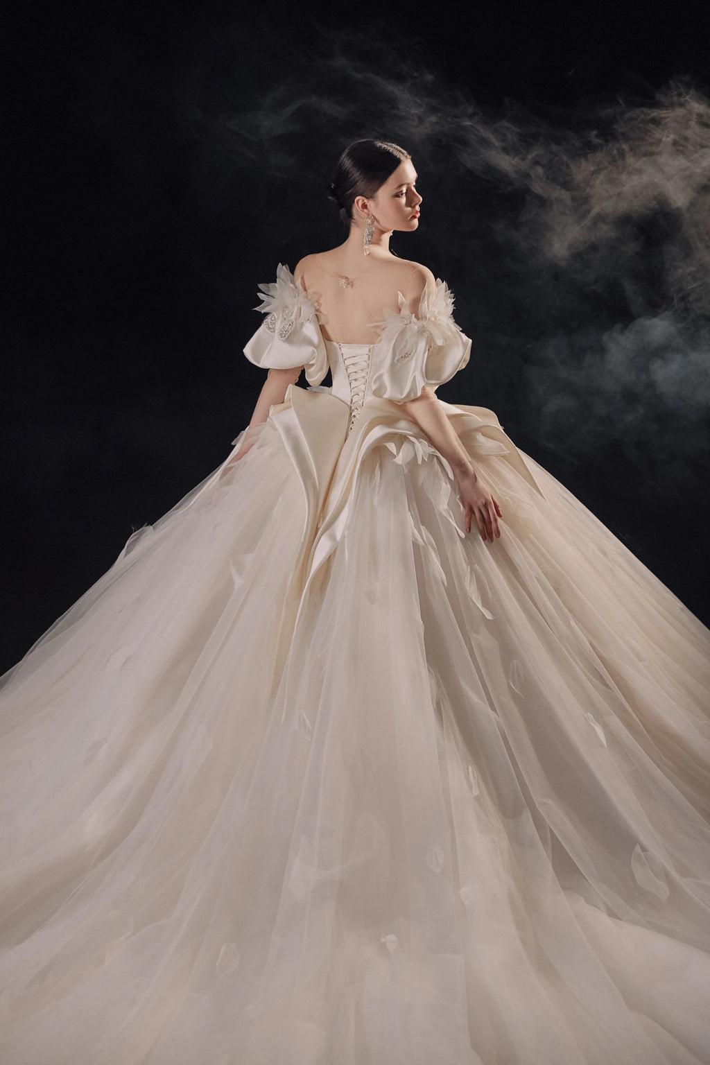 Lavish Sweetheart Ball Gown Satin Puff Sleeve Feather Trim Beaded Wedding Dress with Flowing Train E-302