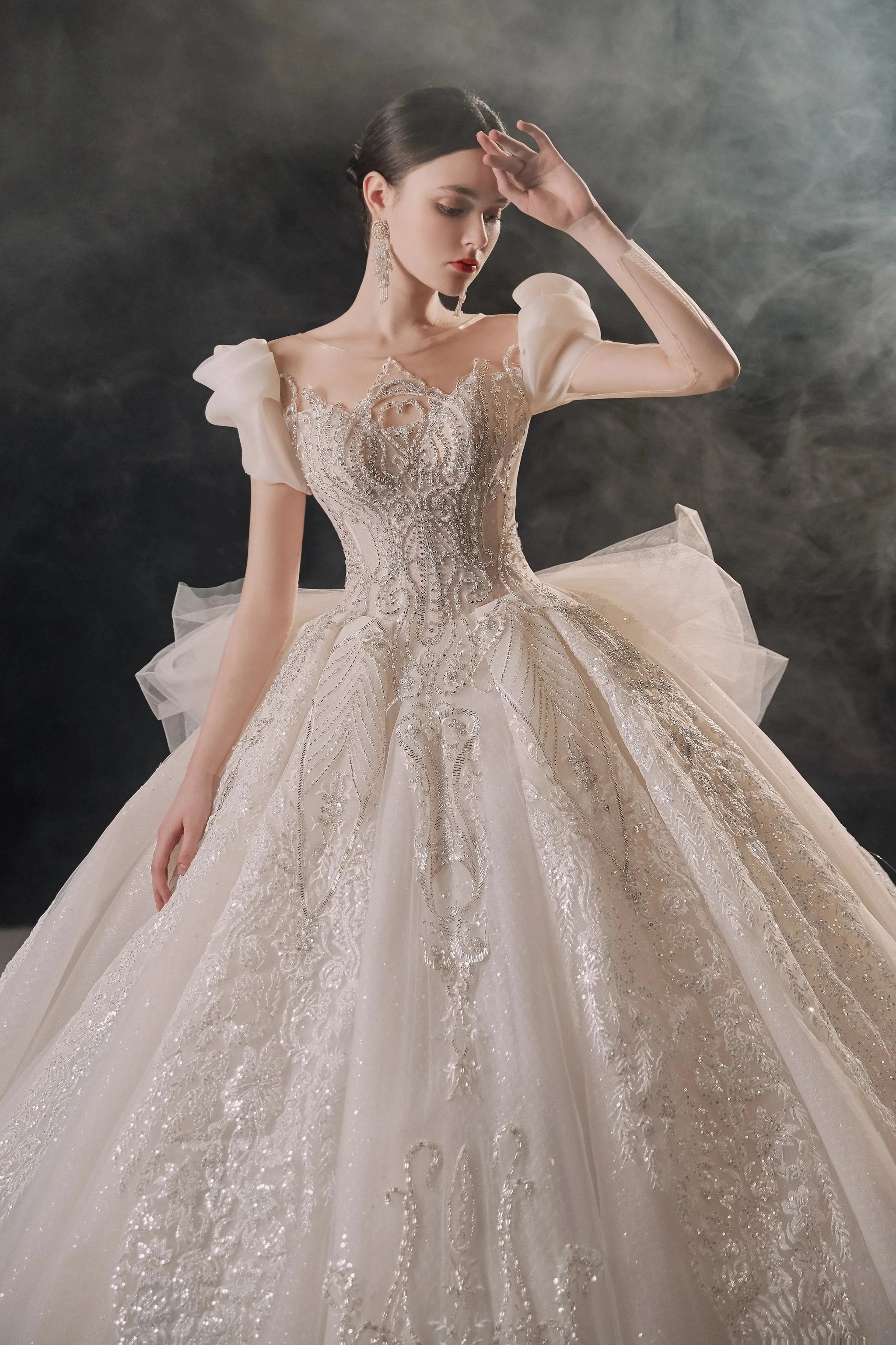 Gorgeous Puff-Sleeve Ball Gown Sweetheart Neckline Beaded Lace Wedding Dress with Ruffled Train E-309