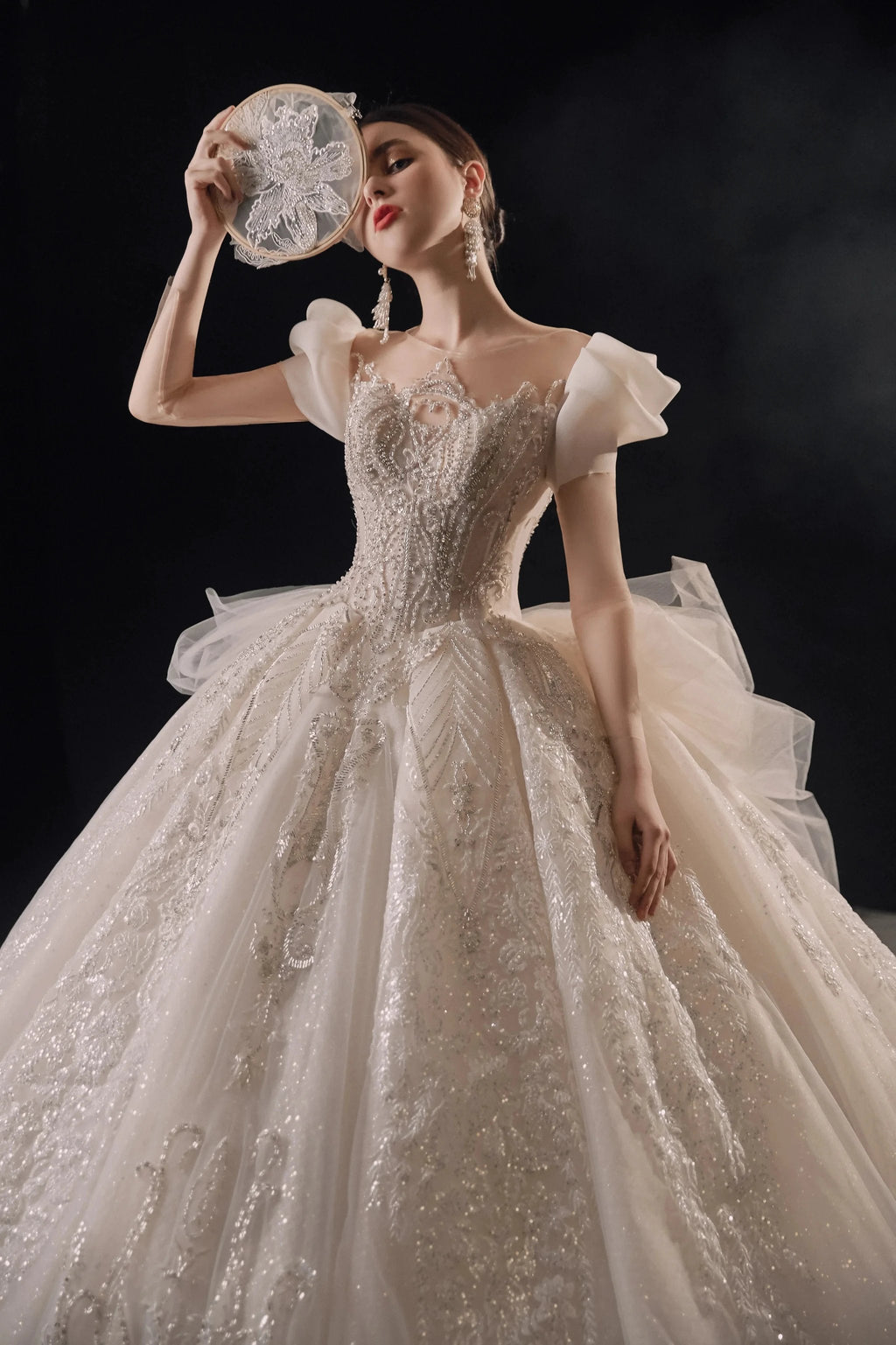 Gorgeous Puff-Sleeve Ball Gown Sweetheart Neckline Beaded Lace Wedding Dress with Ruffled Train E-309