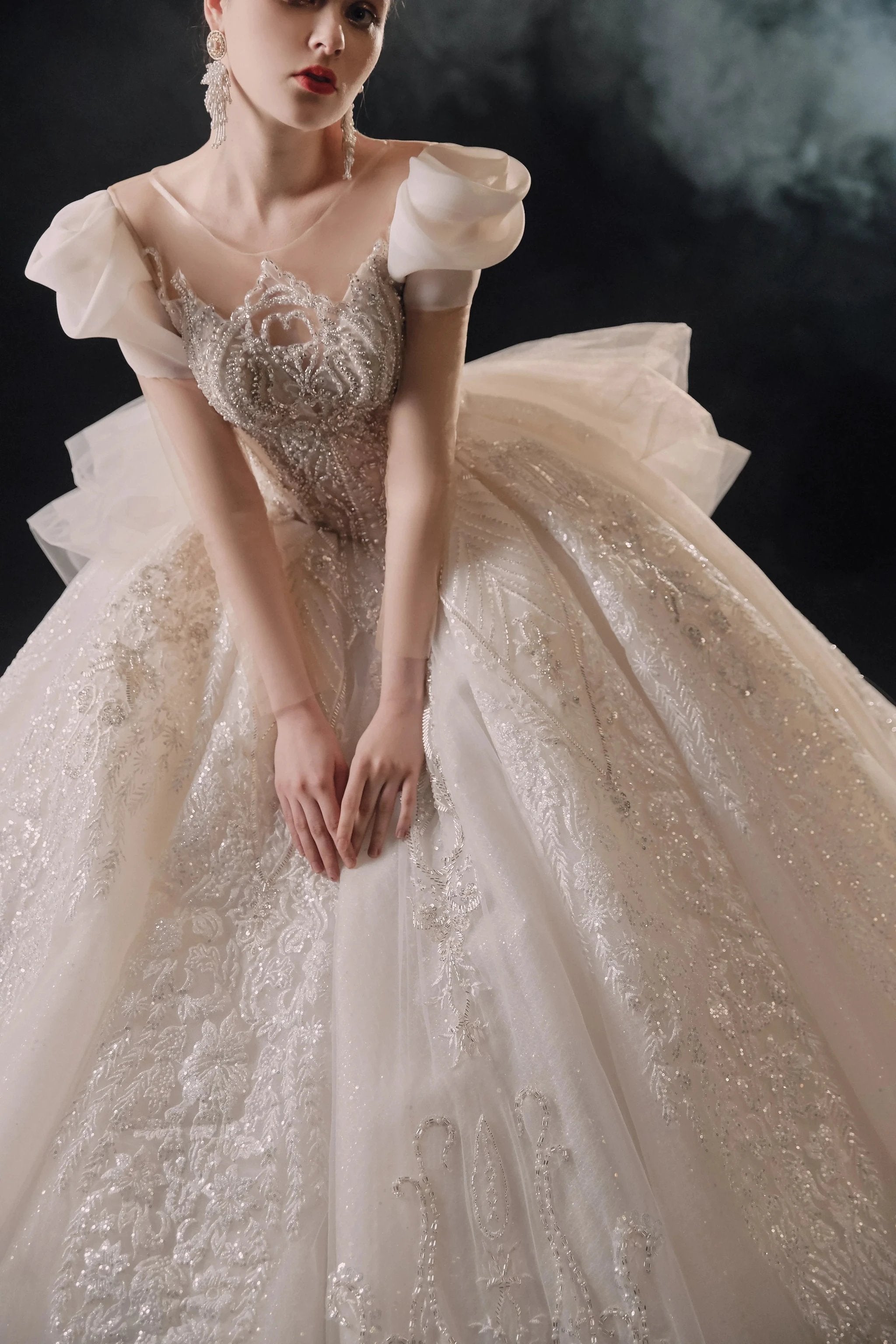 Gorgeous Puff-Sleeve Ball Gown Sweetheart Neckline Beaded Lace Wedding Dress with Ruffled Train E-309