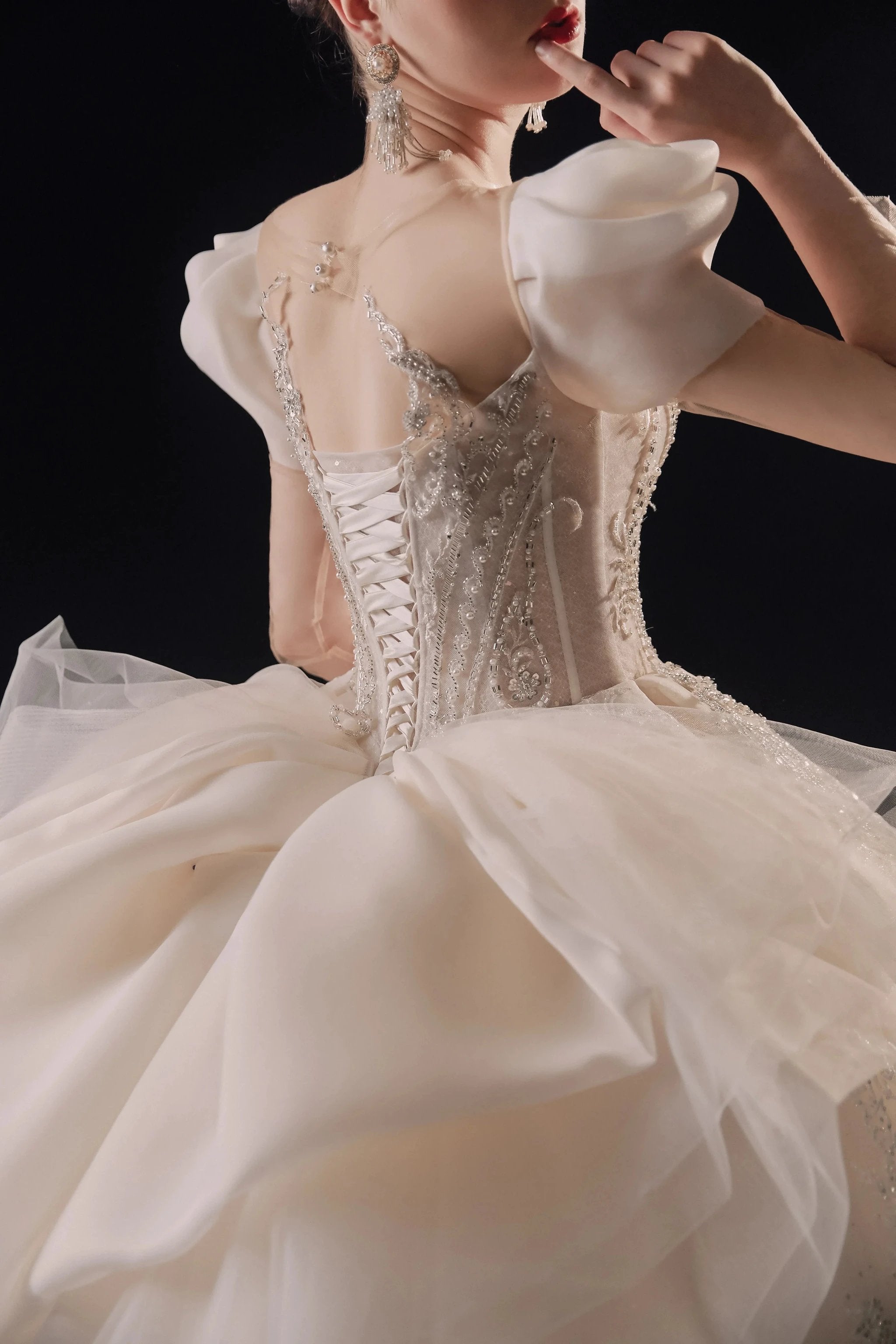 Gorgeous Puff-Sleeve Ball Gown Sweetheart Neckline Beaded Lace Wedding Dress with Ruffled Train E-309