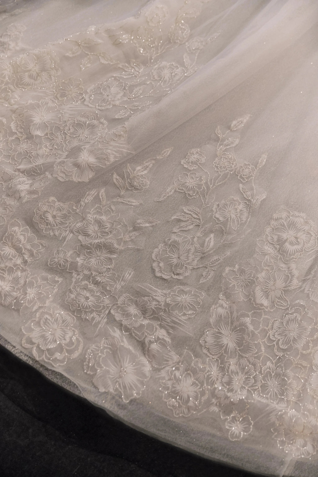 Glamorous Illusion Neckline Ball Gown Beaded Lace Fringe Trim Ruffled Train Wedding Dress E-307