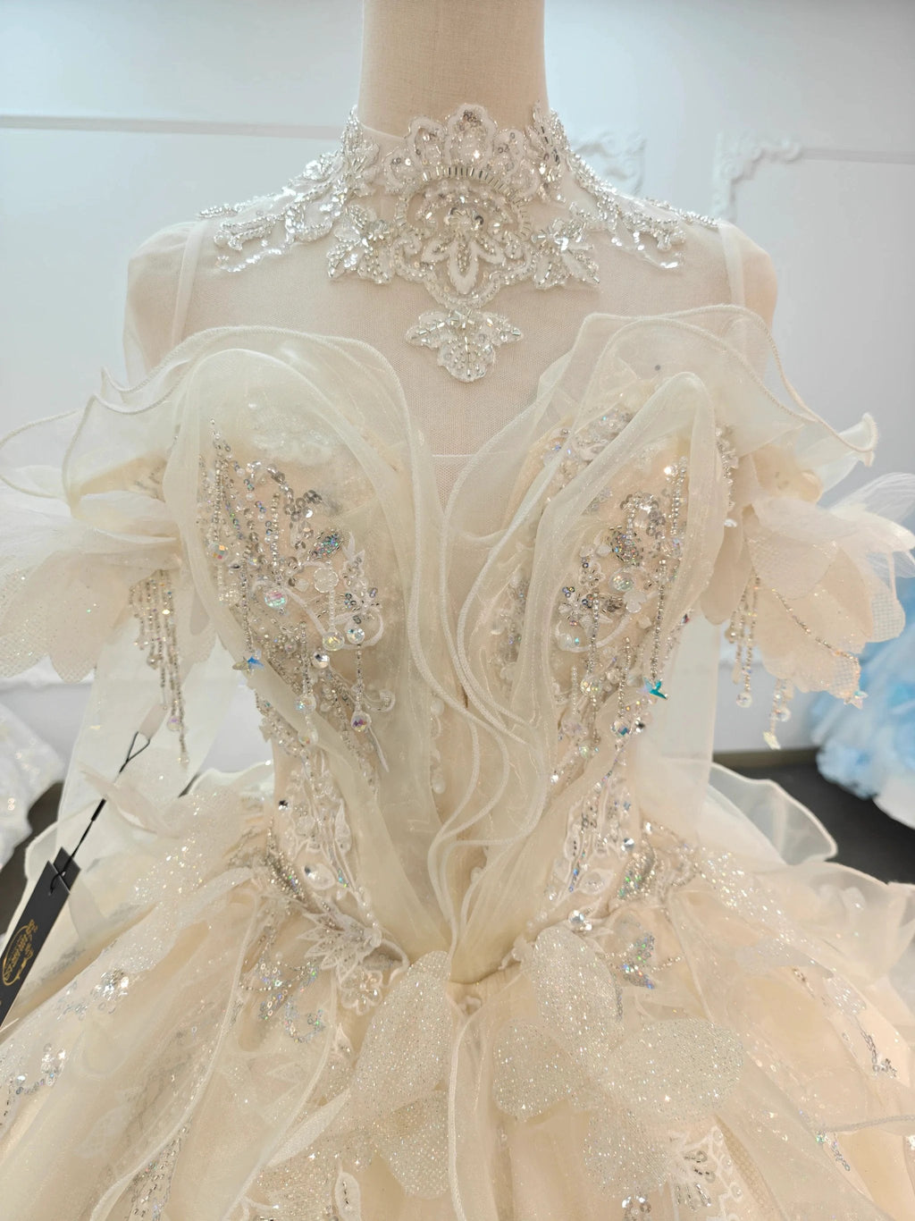 Exquisite High-Neck Tulle Ball Gown Wedding Dress with Crystal Embroidery & Ruffled Detachable Sleeves Ye-2022