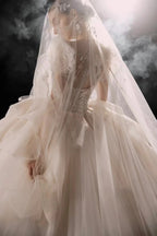 Elegant Sweetheart Ball Gown Lace Puff Sleeve Beaded Embroidery Wedding Dress with Flowing Train E-302