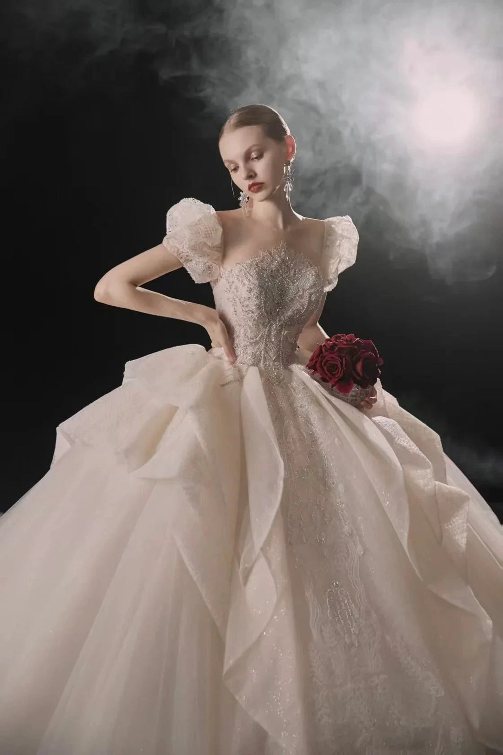 Elegant Sweetheart Ball Gown Lace Puff Sleeve Beaded Embroidery Wedding Dress with Flowing Train E-302