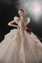 Elegant Sweetheart Ball Gown Lace Puff Sleeve Beaded Embroidery Wedding Dress with Flowing Train E-302