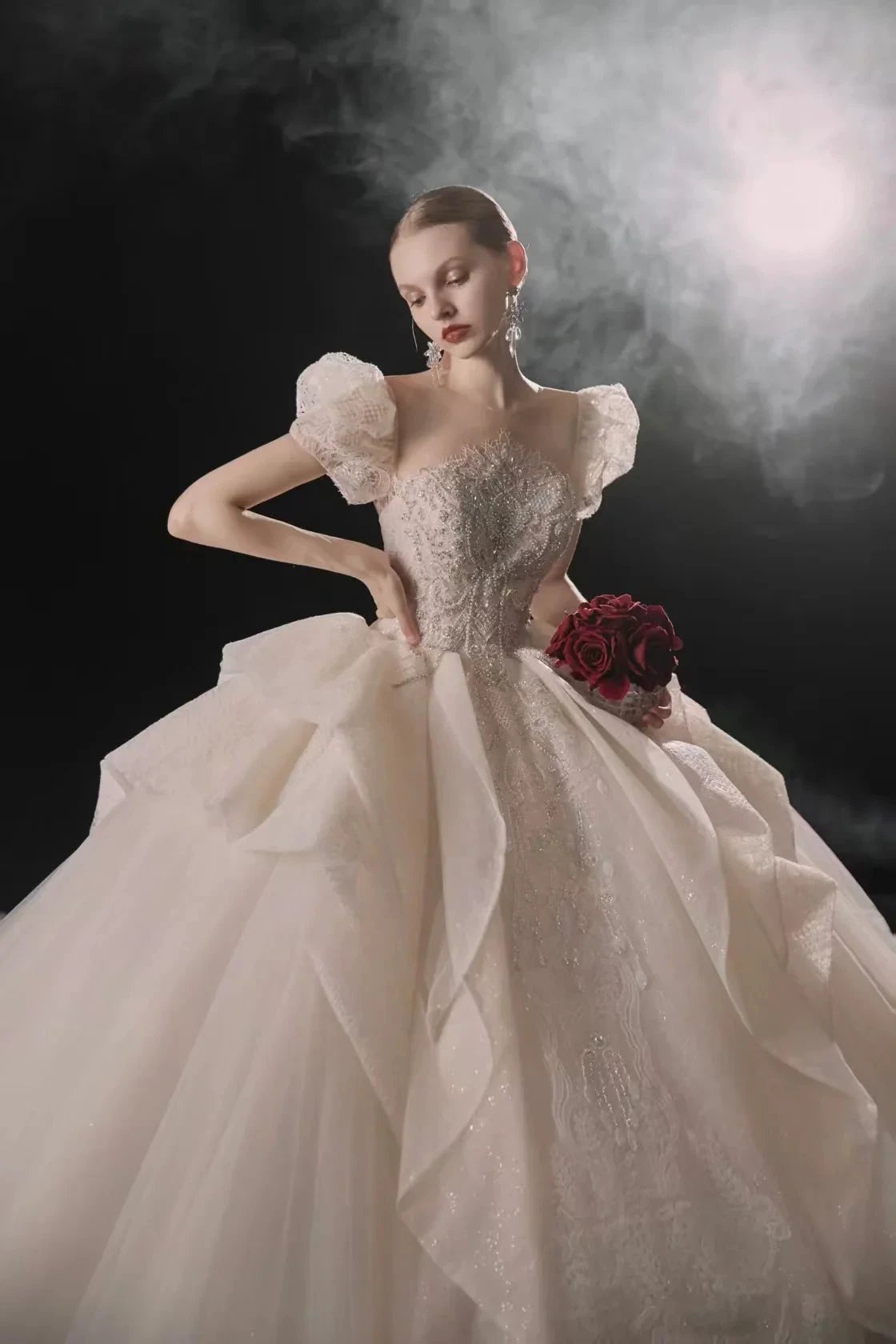 Elegant Sweetheart Ball Gown Lace Puff Sleeve Beaded Embroidery Wedding Dress with Flowing Train E-302