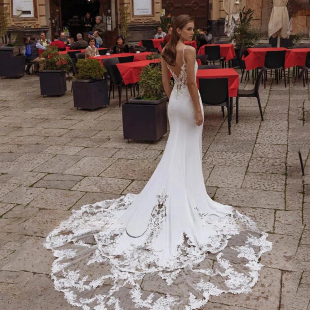 High Quality Spaghetti Straps Wedding Dresses V-Neck Backless Bride Gowns Lace Appliques Sweep Train Mermaid Vestido De Noiva