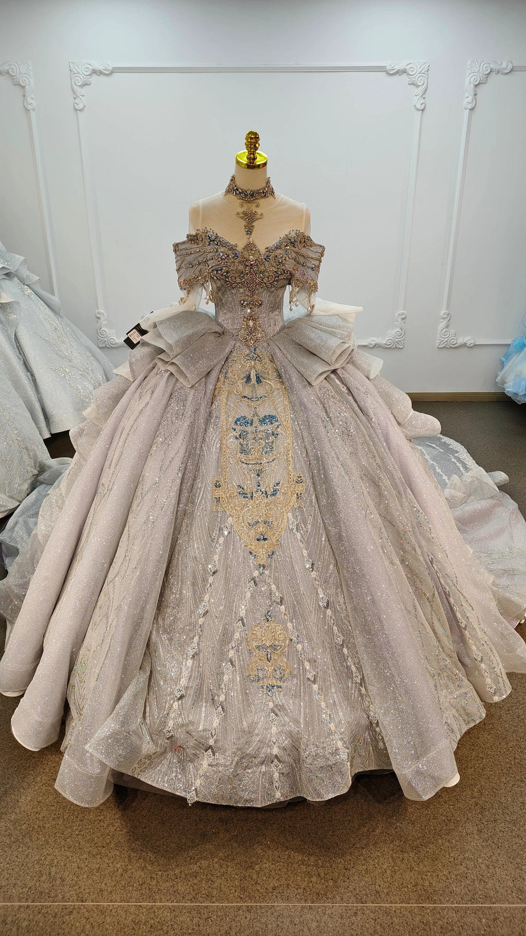 Regal Silver-Gray Off-the-Shoulder Ball Gown Wedding Dress with Crystal Collar, Beaded Embroidery & Tulle Train Ye-2032