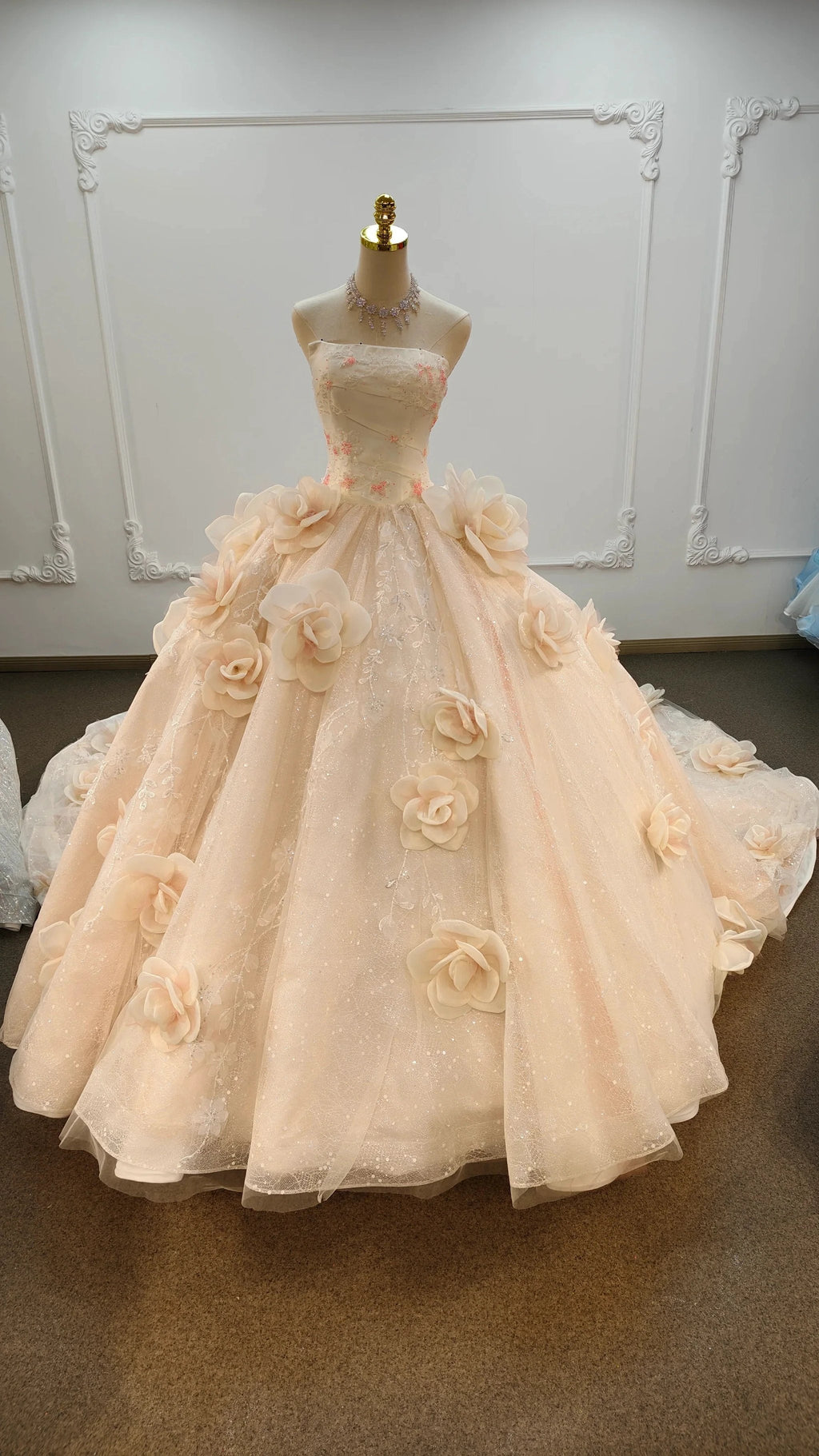 Romantic Blush Ball Gown Strapless 3D Rose Embellished Beaded Wedding Dress with Sparkling Train Ye-2019