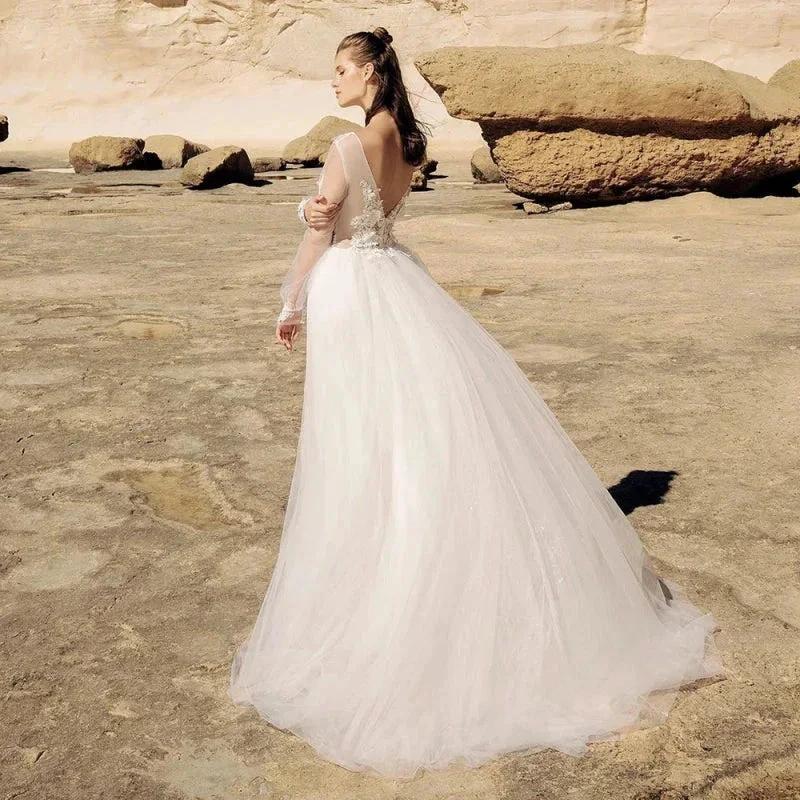 Beach Ivory Lace Wedding Dresses Illusion Long Sleeves Bridal Gowns Jewel Neck Backless Appliqued Tulle A-Line Floor Length