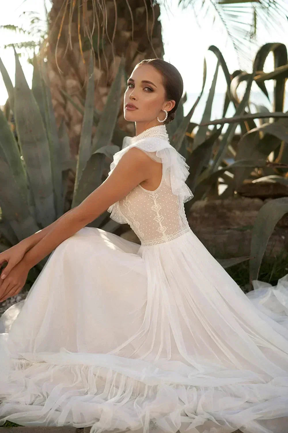 High Neck Sleeveless Wedding Dresses Lace Appliques A Line فساتين السهرة Sweep Train Bohemian New Vestidos De Novia