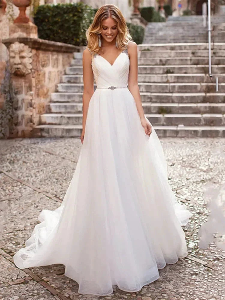 Elegant V Neck Spaghetti Strap Wedding Dresses 2022 New Arrival Beading Sleeveless Backless Bridal Gowns Sweep Train For Women