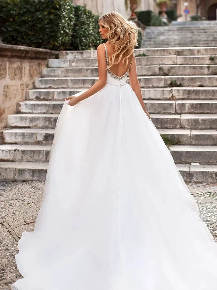 Elegant V Neck Spaghetti Strap Wedding Dresses 2022 New Arrival Beading Sleeveless Backless Bridal Gowns Sweep Train For Women