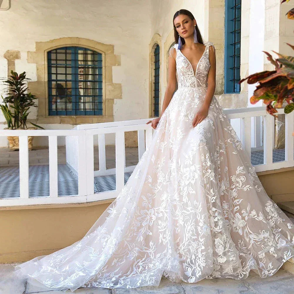 Gorgeous A-line Tulle Appliques Lace Wedding Dress V-neck Vestidos De Novia Open Back Princess Vestido De Noiva