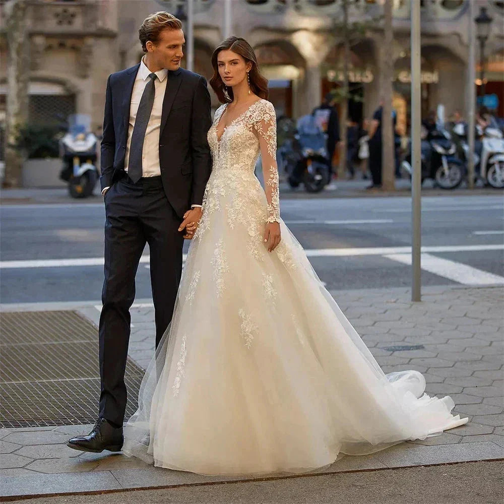 Gorgeous Women's A-line Long Sleeve Wedding Dresses Lace Applique Women's Sexy V-neck Bridal Gowns Princess Prom Party Robe Mari