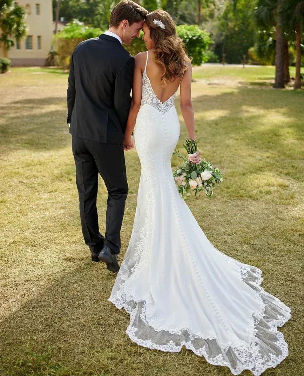 Lace Mermaid Wedding Dresses Spaghetti Straps Sexy V-Neck Backless Appliques Sleeveless Button Long Bride Gown Train Real Photos