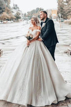 Off-The-Shoulder Sweetheart Stain Ball Gown Wedding Dress with Appliques