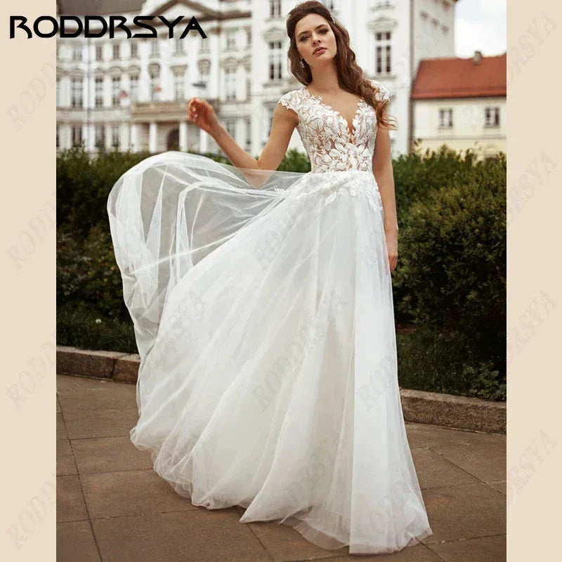Plus Size Lace Appliques Wedding Dresses Simple Sleeveless Flowers Sweep Bride Party Tulle Beach Civil Bridal Gowns