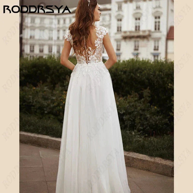 Plus Size Lace Appliques Wedding Dresses Simple Sleeveless Flowers Sweep Bride Party Tulle Beach Civil Bridal Gowns