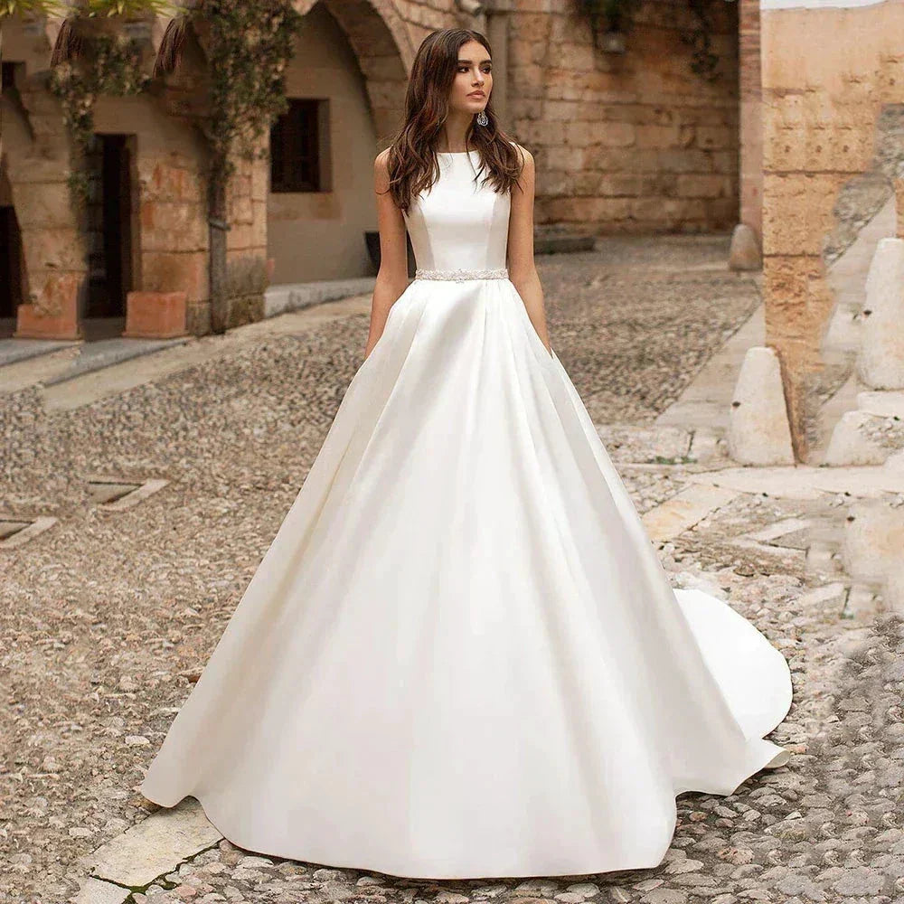 Satin Princess Wedding Dresses Scoop Neck Pockets Bride Gowns Buttons Country White Robe Plus Size 2023