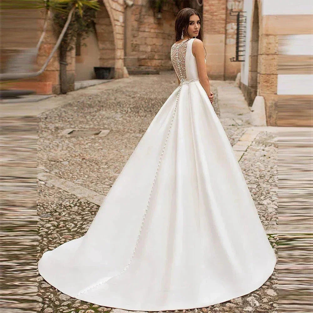 Satin Princess Wedding Dresses Scoop Neck Pockets Bride Gowns Buttons Country White Robe Plus Size 2023