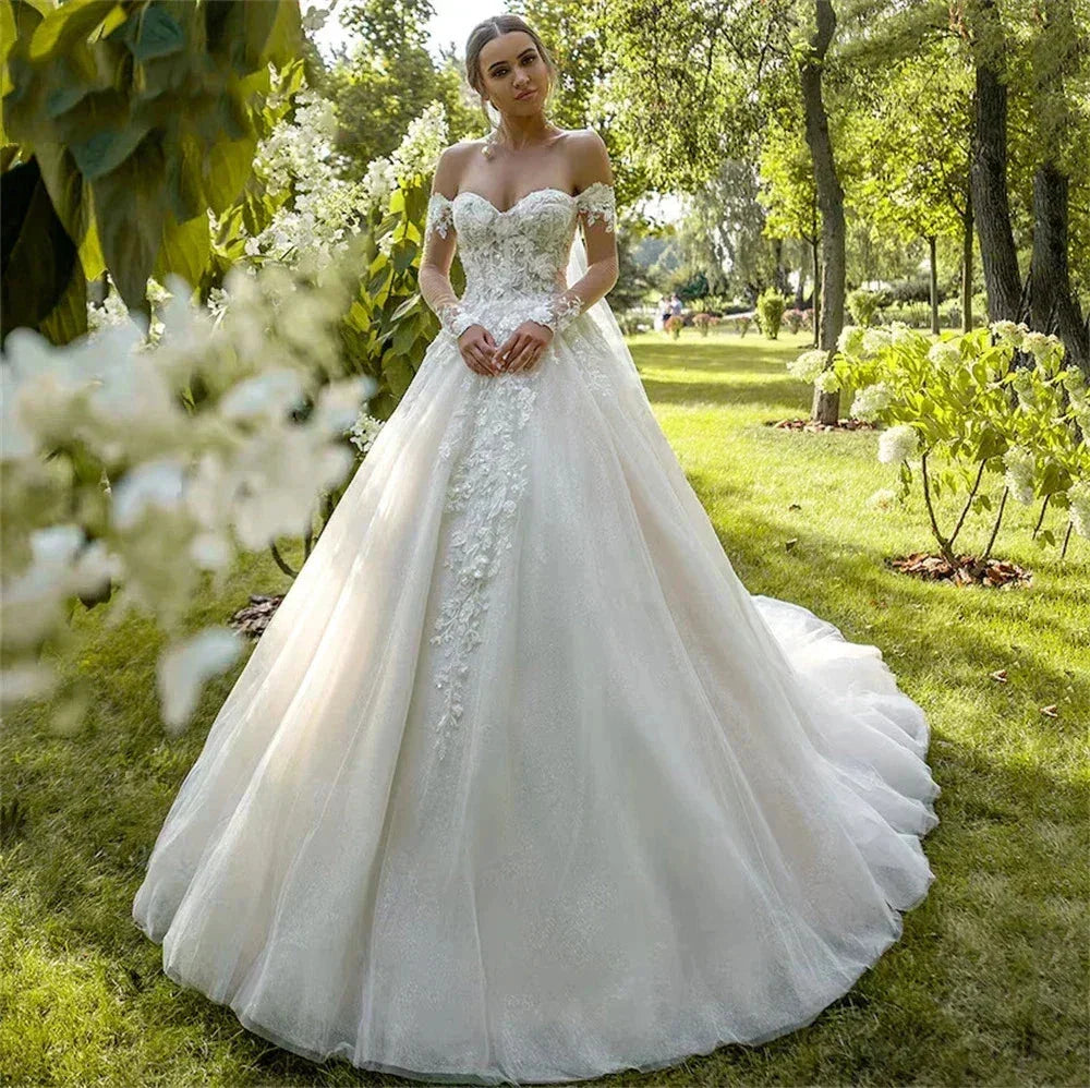 Sexy Off Shoulder Pretty Backless Mopping Wedding Dresses Fascinating Elegant Spaghetti Straps Boho Lace Applique Bride Gown