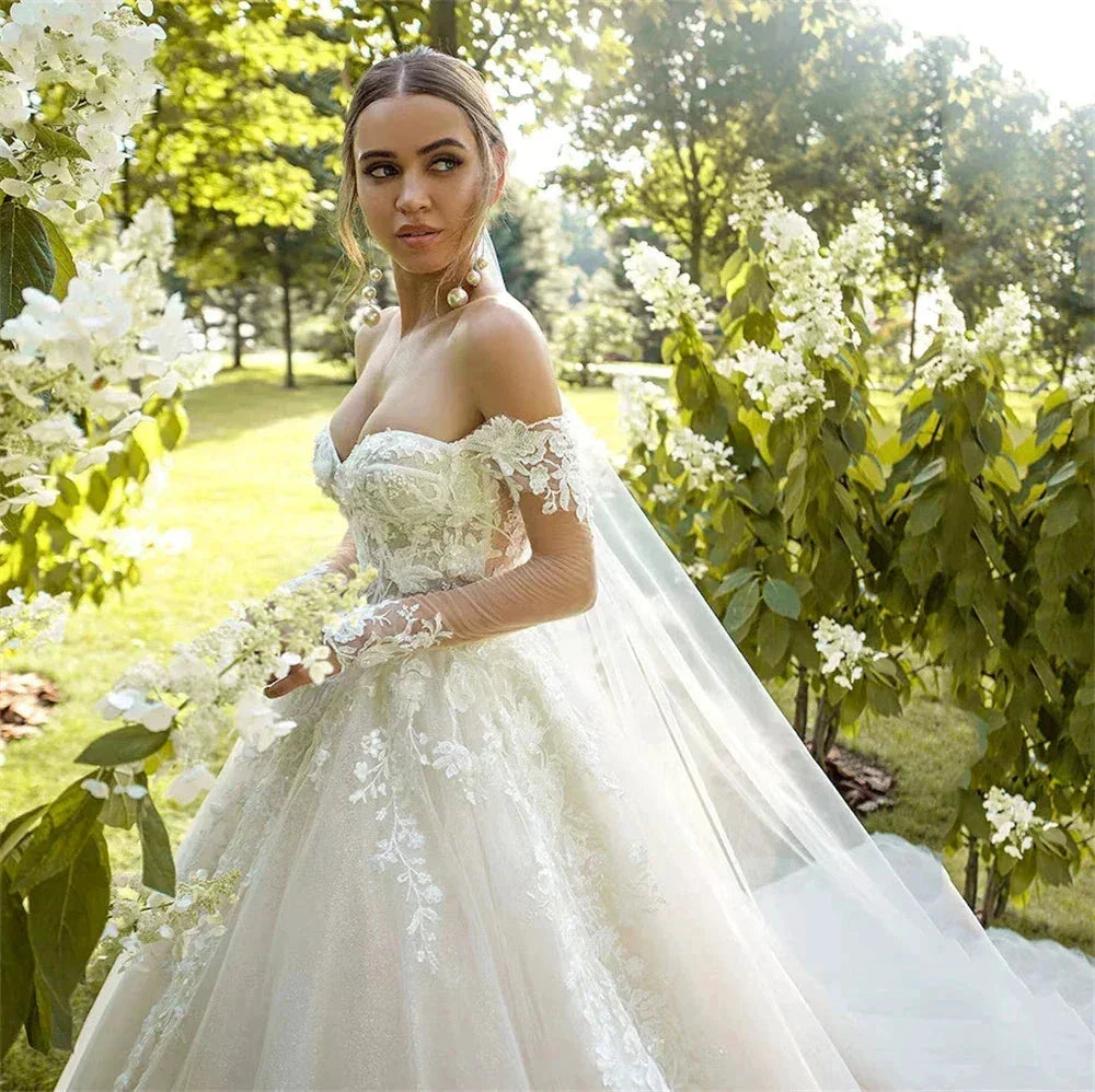 Sexy Off Shoulder Pretty Backless Mopping Wedding Dresses Fascinating Elegant Spaghetti Straps Boho Lace Applique Bride Gown