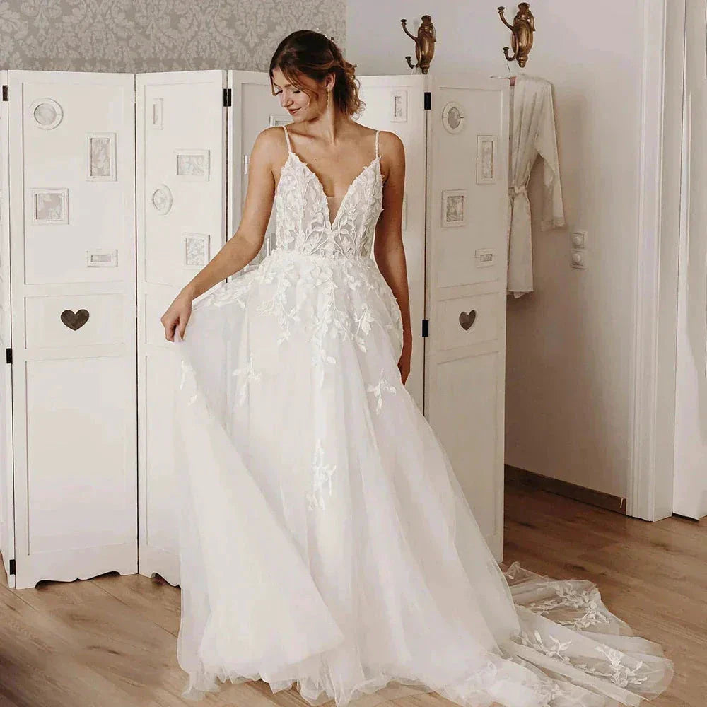 Sexy Off Shoulder Sleeveless Mopping Wedding Dresses Spaghetti Straps V-Neck Simple White Backless Pleat Princess Bride Gowns