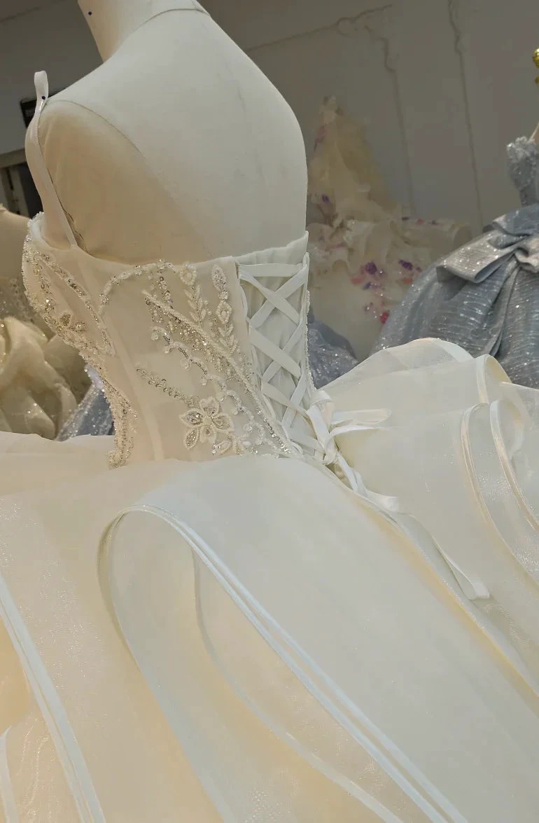 Romantic Sweetheart Strapless Ball Gown Wedding Dress with Crystal Floral Embroidery & Tulle Ruffles Ye-2023