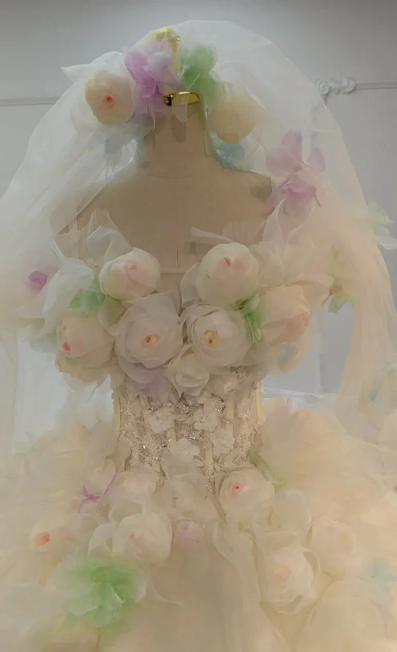 Whimsical Sweetheart Ball Gown Wedding Dress with 3D Pastel Florals & Sheer Tulle Train Ye-2039