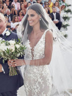 Straps Mermaid Wedding Dresses Lace Appliqued Gowns Wedding Dresses WD574