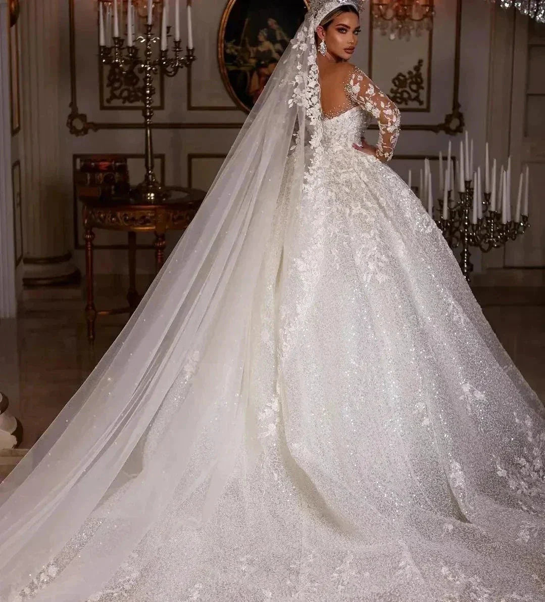 Women's Luxury Lace Wedding Dresses Dubai Long Sleeves Sequins Beads Sheer Neck Appliques Glitter Tulle Bride Gowns Vestido Noiv