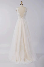 Awesome Appliques Tulle A-line Wedding Dress