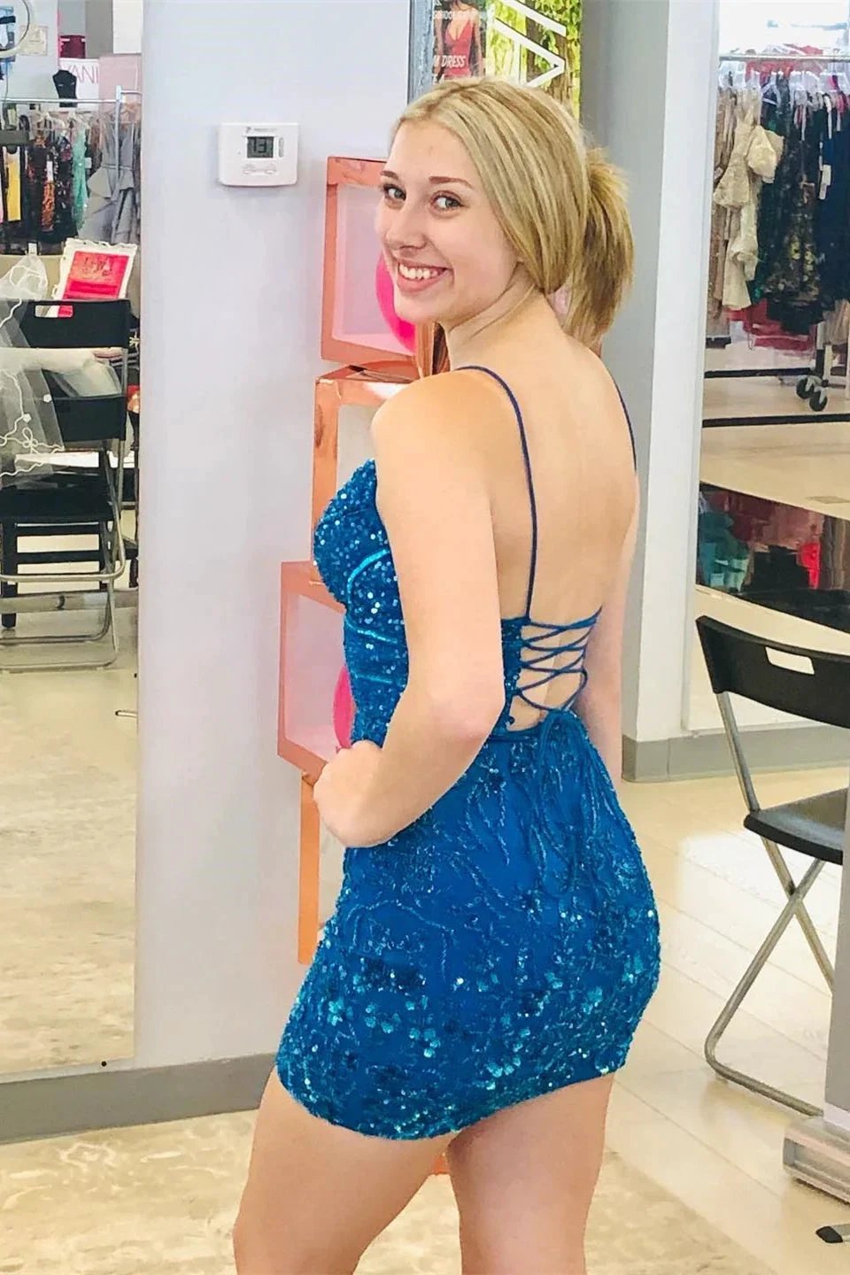 Beautiful Blue V-neck Spaghetti Straps Sleeveless Short Homecoming Dresses With Lace