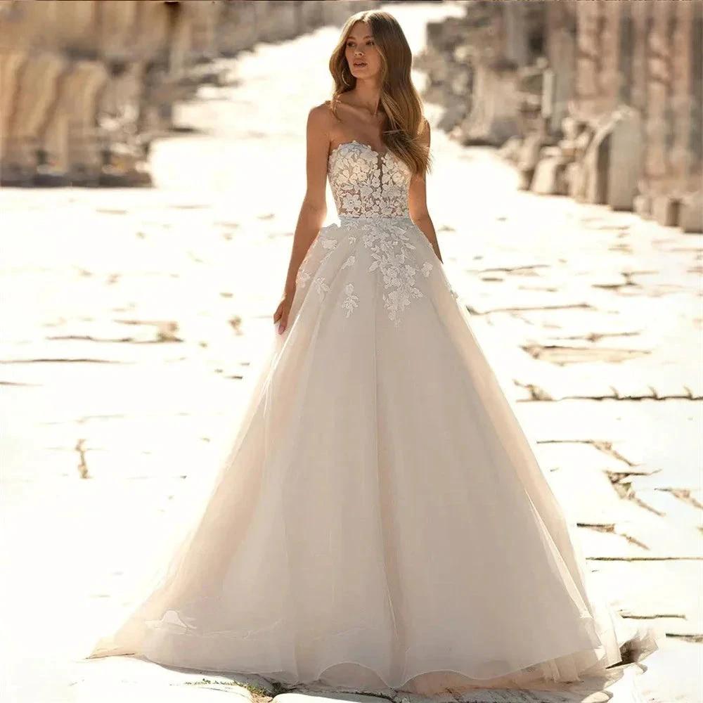 Boho Beach Strapless A Line Wedding Dresses for Women Sleeveless Bridal Lace Appliques Bride Gowns Backless Vestidos