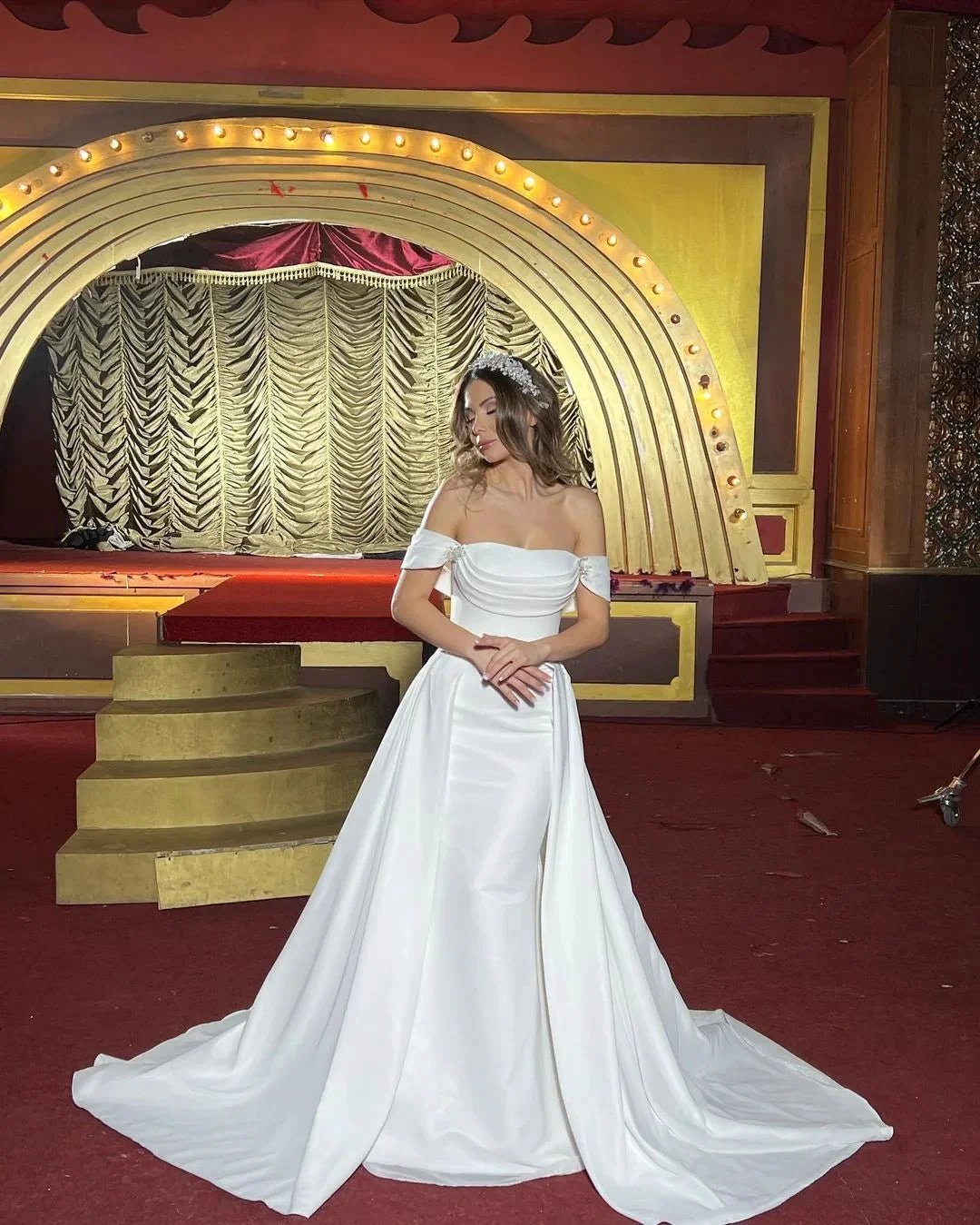 Chic Long A-line Off-the-shoulder Sleeveless Wedding Dress With Detachable Train