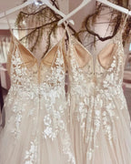 Chic Long Spaghetti Straps V-neck A-Line Tulle Wedding Dress With Appliques Lace