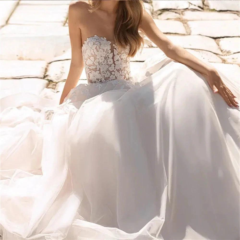 Boho Beach Strapless A Line Wedding Dresses for Women Sleeveless Bridal Lace Appliques Bride Gowns Backless Vestidos