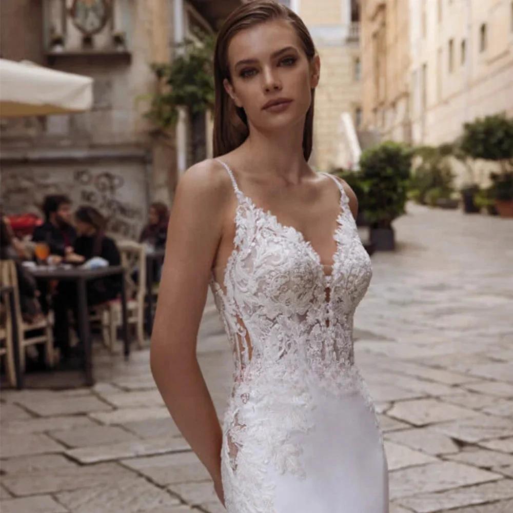 High Quality Spaghetti Straps Wedding Dresses V-Neck Backless Bride Gowns Lace Appliques Sweep Train Mermaid Vestido De Noiva