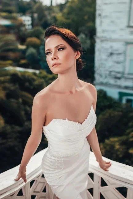 Designer A-line Satin Sleeveless Wedding Dresses With Lace