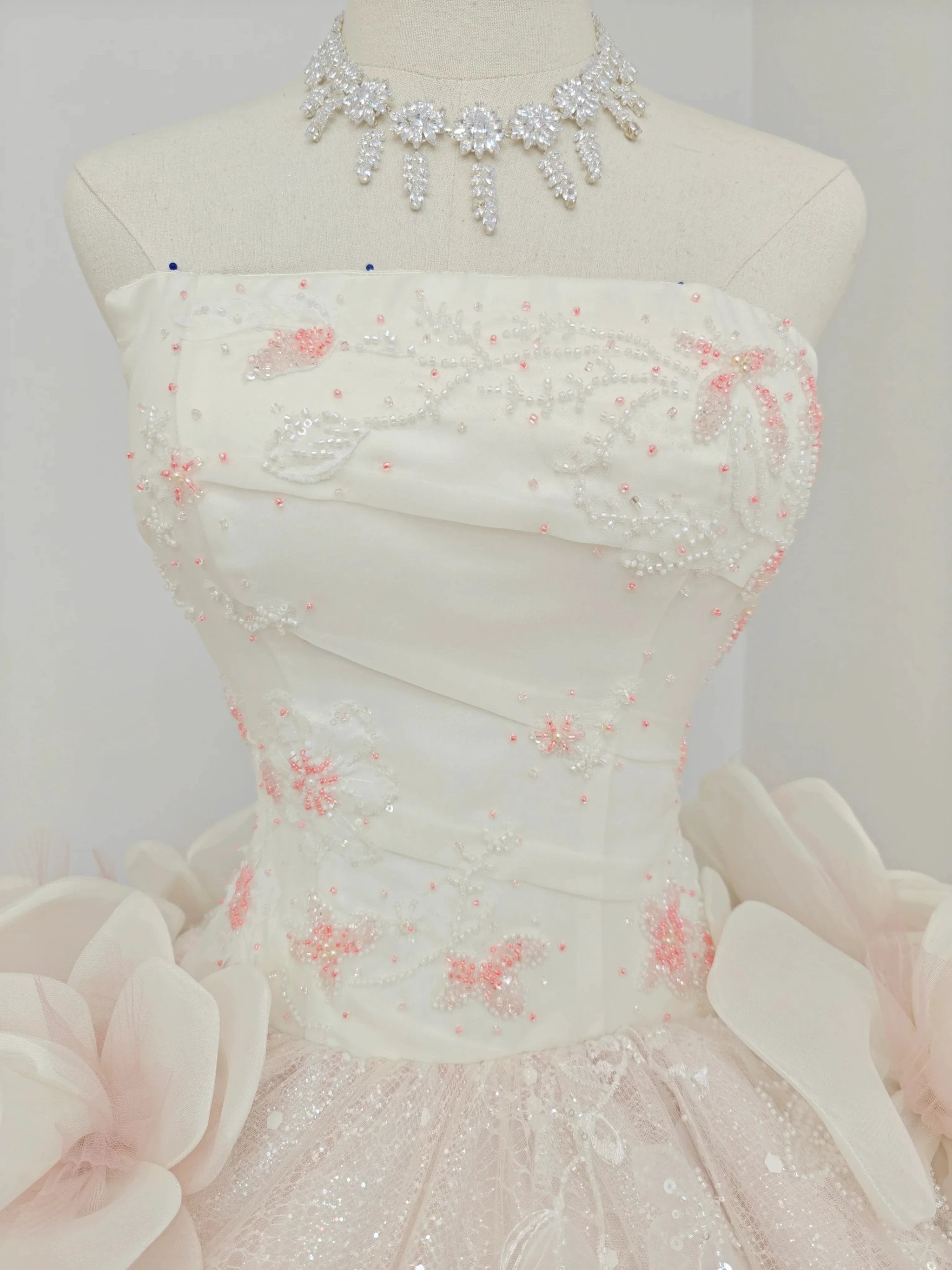 Romantic Blush Ball Gown Strapless 3D Rose Embellished Beaded Wedding Dress with Sparkling Train Ye-2019