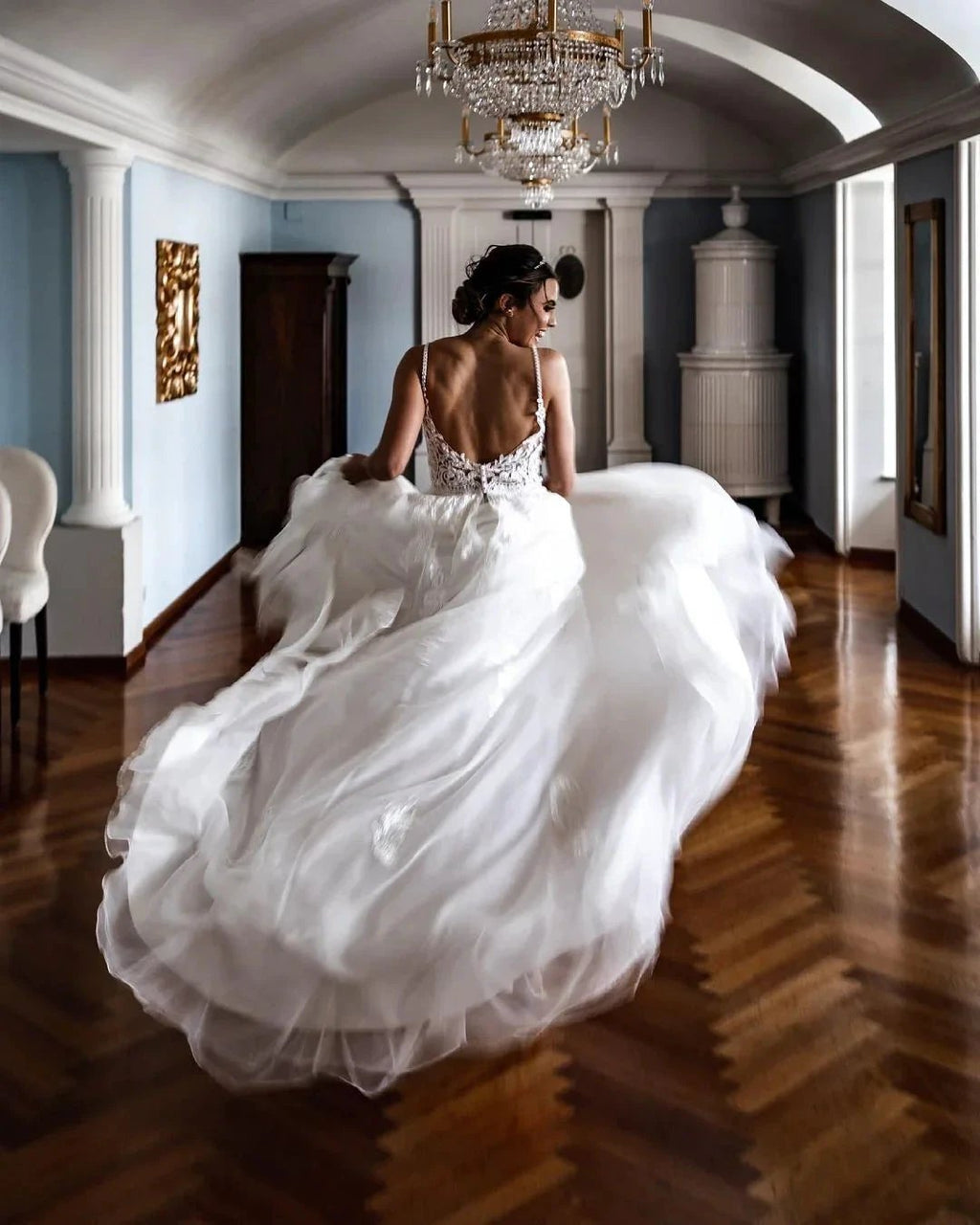 Elegant A-line V-neck Lace Tulle Spaghetti Strap Wedding Dress